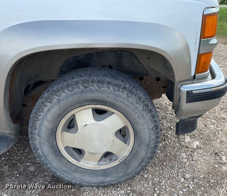 image for item LS9322 1998 Chevrolet Suburban 1500  SUV