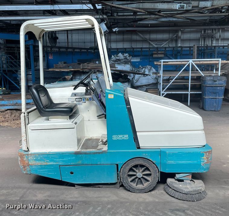image for item LS9335 Tennant 355  sweeper