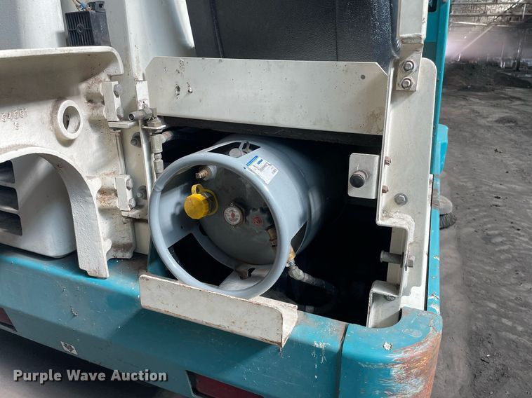 image for item LS9335 Tennant 355  sweeper