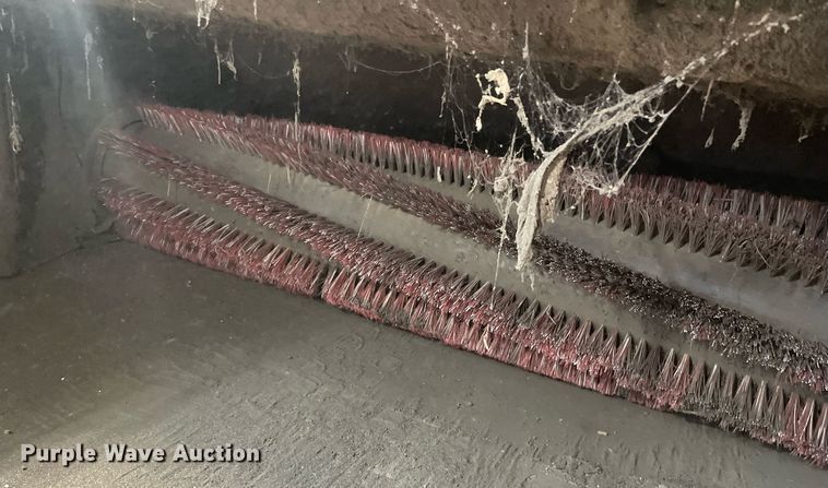 image for item LS9335 Tennant 355  sweeper