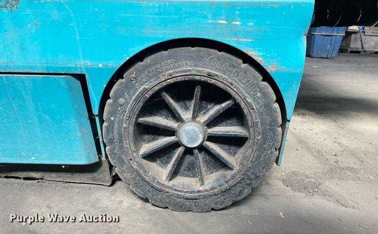 image for item LS9335 Tennant 355  sweeper