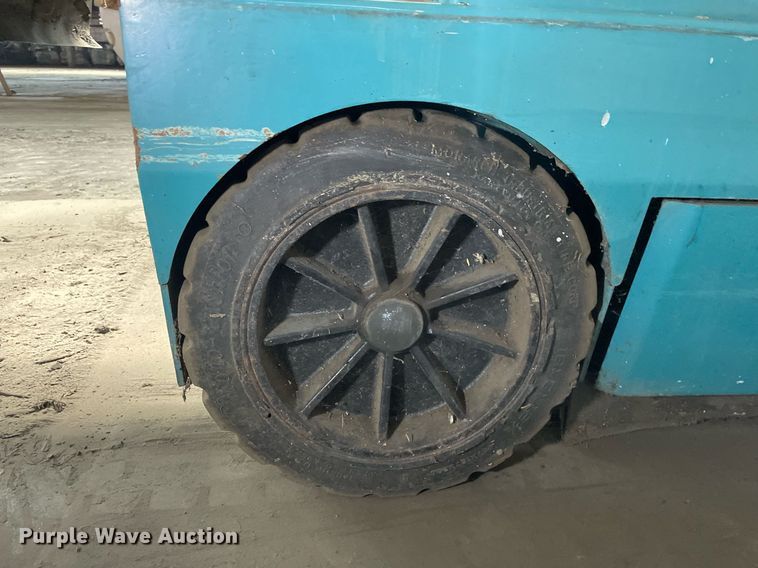 image for item LS9335 Tennant 355  sweeper