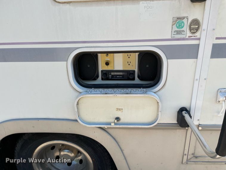 image for item LS9340 1995 Winnebago Minnie Winnie  RV