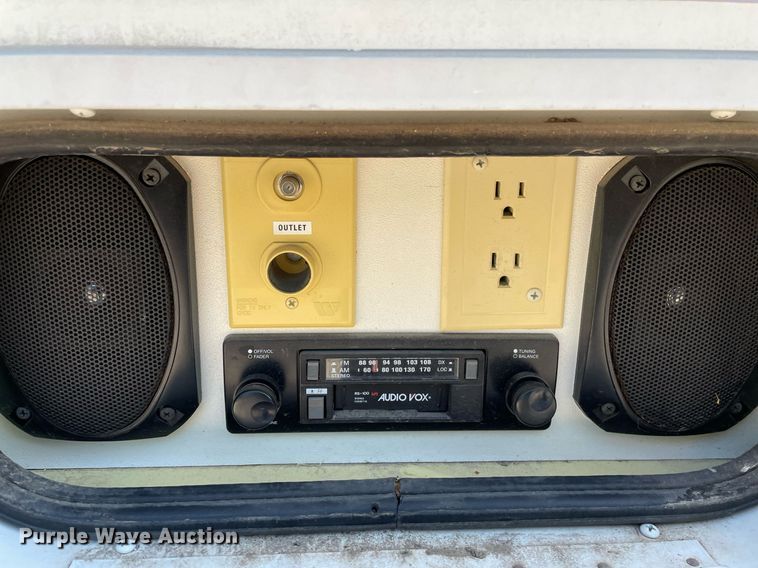 image for item LS9340 1995 Winnebago Minnie Winnie  RV