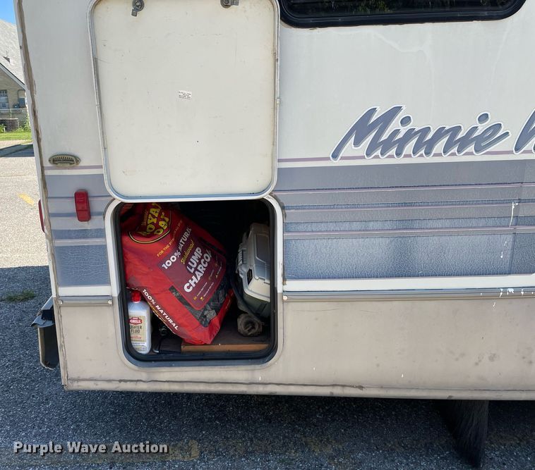 image for item LS9340 1995 Winnebago Minnie Winnie  RV
