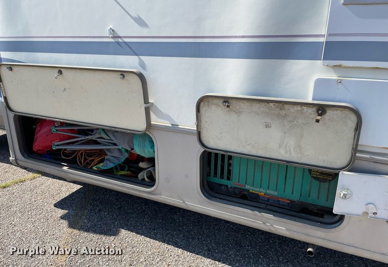 image for item LS9340 1995 Winnebago Minnie Winnie  RV