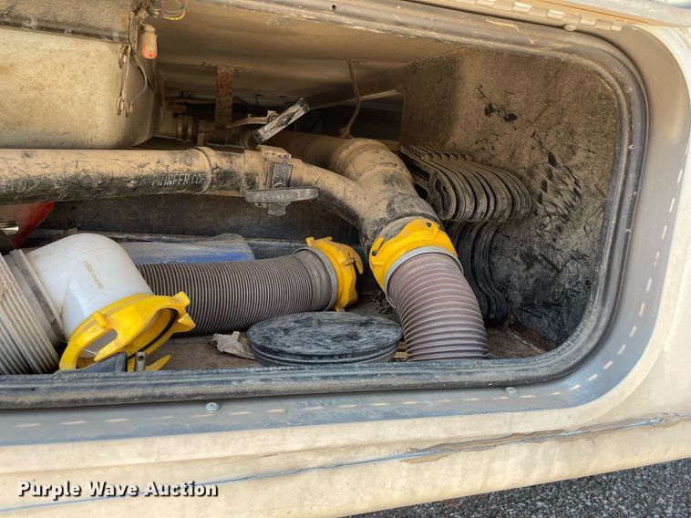 image for item LS9340 1995 Winnebago Minnie Winnie  RV