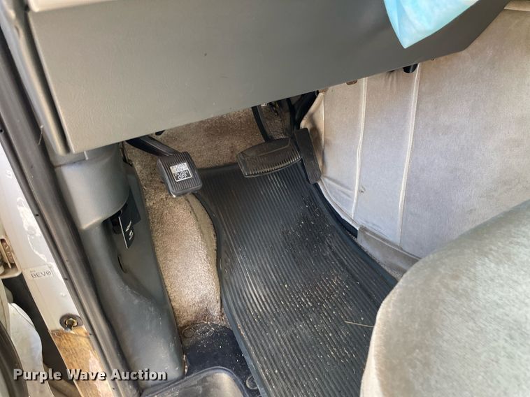 image for item LS9340 1995 Winnebago Minnie Winnie  RV