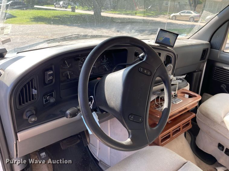 image for item LS9340 1995 Winnebago Minnie Winnie  RV