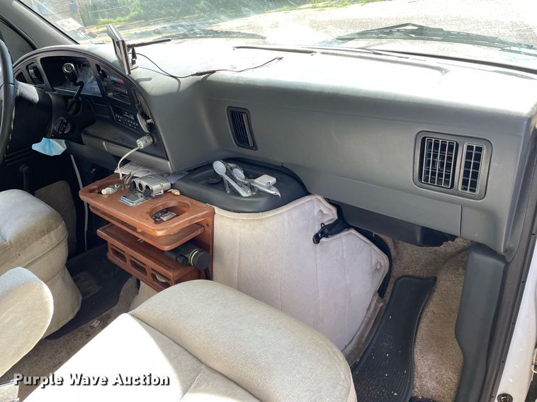 image for item LS9340 1995 Winnebago Minnie Winnie  RV