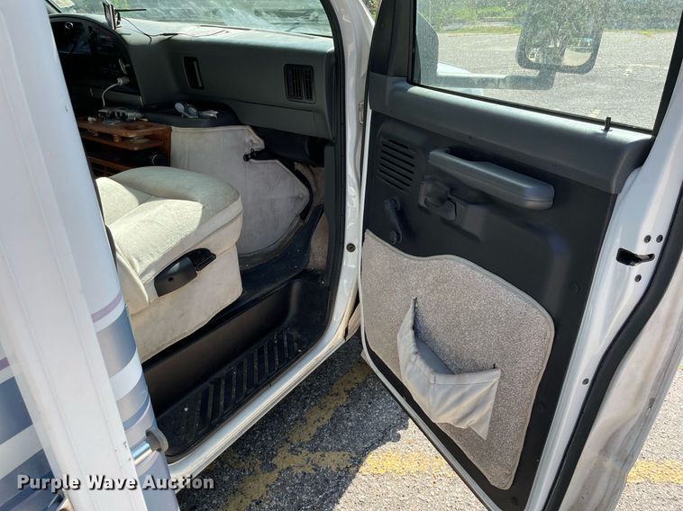 image for item LS9340 1995 Winnebago Minnie Winnie  RV