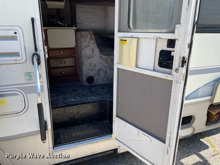 image for item LS9340 1995 Winnebago Minnie Winnie  RV