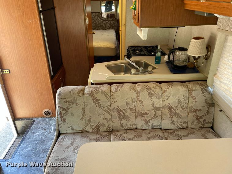 image for item LS9340 1995 Winnebago Minnie Winnie  RV