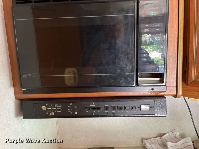 image for item LS9340 1995 Winnebago Minnie Winnie  RV