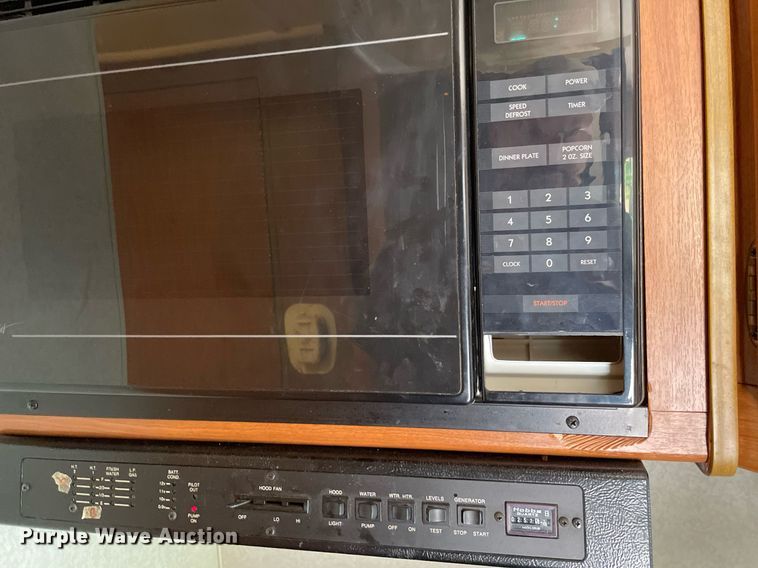 image for item LS9340 1995 Winnebago Minnie Winnie  RV