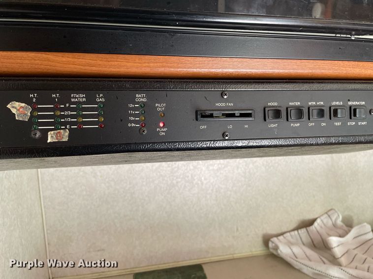 image for item LS9340 1995 Winnebago Minnie Winnie  RV