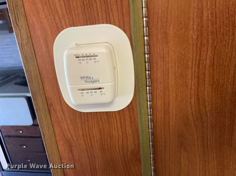 image for item LS9340 1995 Winnebago Minnie Winnie  RV