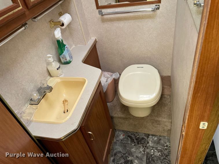 image for item LS9340 1995 Winnebago Minnie Winnie  RV