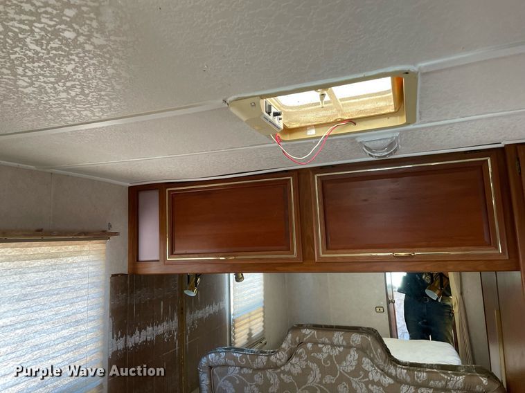 image for item LS9340 1995 Winnebago Minnie Winnie  RV