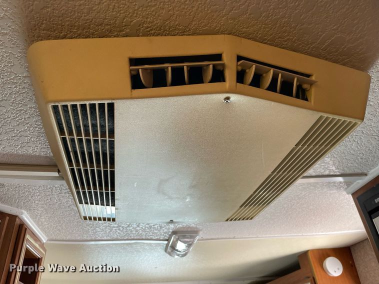 image for item LS9340 1995 Winnebago Minnie Winnie  RV