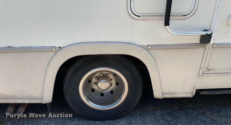 image for item LS9340 1995 Winnebago Minnie Winnie  RV