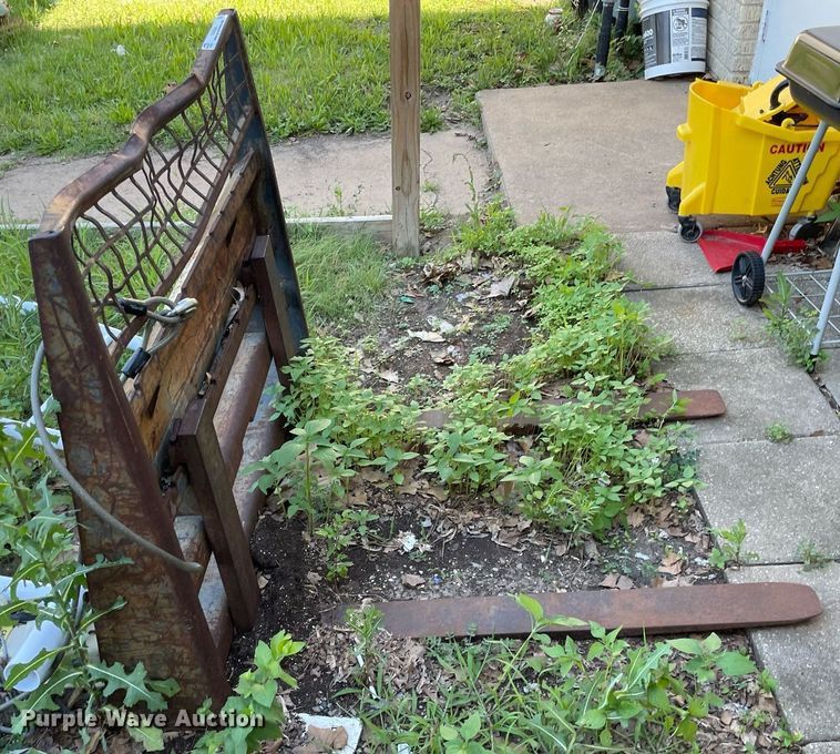 image for item LS9341 Skid steer forks