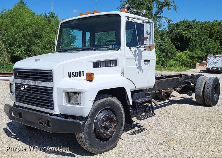 image for item LS9567 1997 Mack CS300P  truck cab and chassis