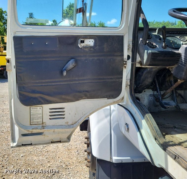 image for item LS9567 1997 Mack CS300P  truck cab and chassis