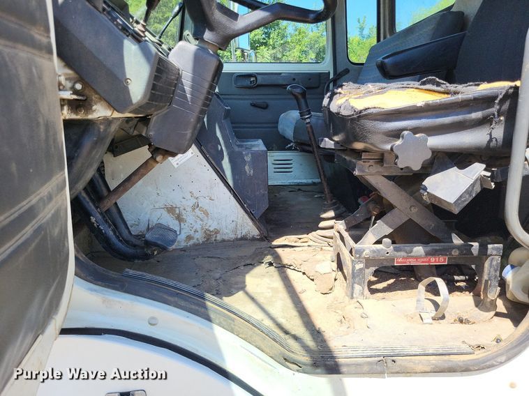 image for item LS9567 1997 Mack CS300P  truck cab and chassis