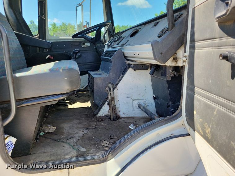 image for item LS9567 1997 Mack CS300P  truck cab and chassis