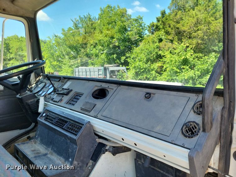 image for item LS9567 1997 Mack CS300P  truck cab and chassis