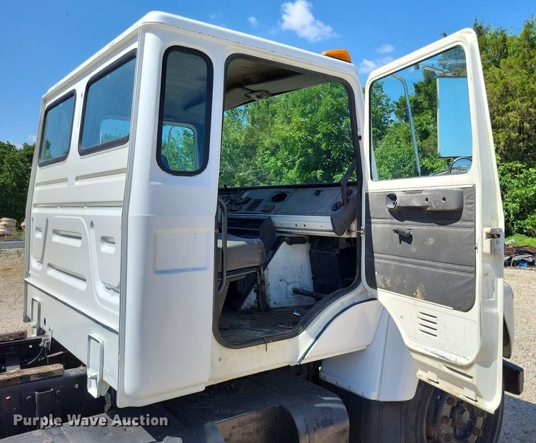 image for item LS9567 1997 Mack CS300P  truck cab and chassis