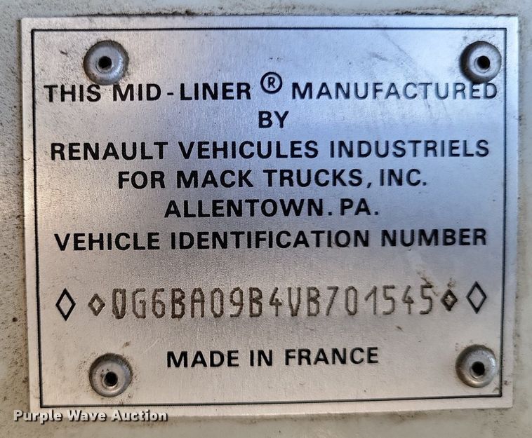 image for item LS9567 1997 Mack CS300P  truck cab and chassis