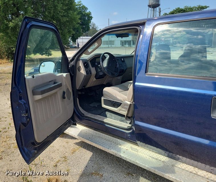 image for item LS9568 2008 Ford F250 Super Duty XL  Crew Cab pickup truck