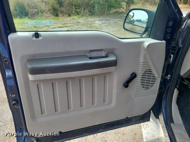 image for item LS9568 2008 Ford F250 Super Duty XL  Crew Cab pickup truck