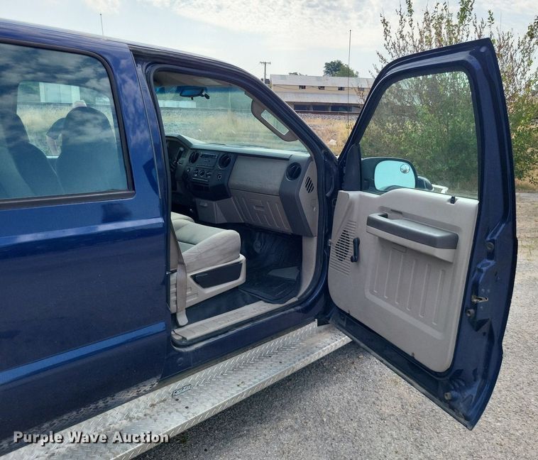 image for item LS9568 2008 Ford F250 Super Duty XL  Crew Cab pickup truck