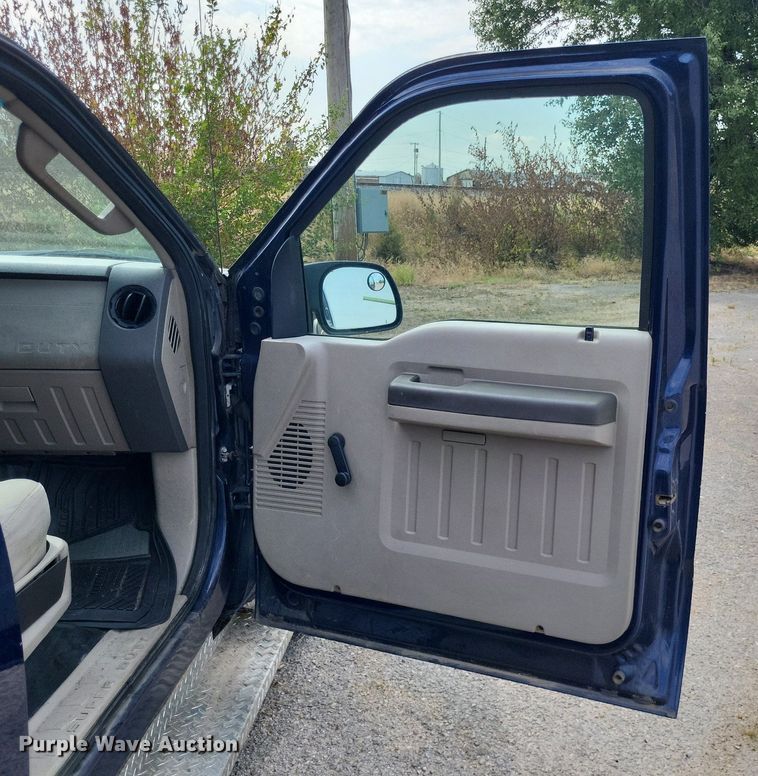 image for item LS9568 2008 Ford F250 Super Duty XL  Crew Cab pickup truck
