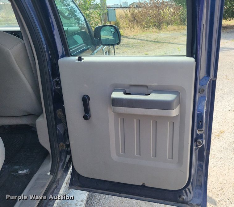 image for item LS9568 2008 Ford F250 Super Duty XL  Crew Cab pickup truck