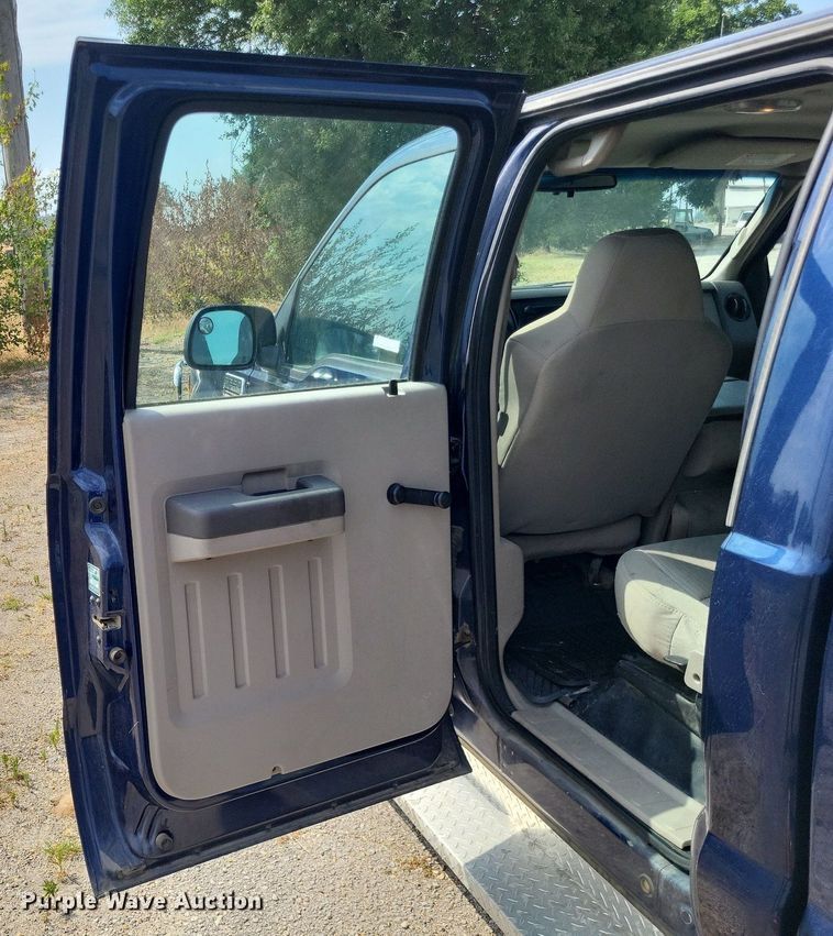 image for item LS9568 2008 Ford F250 Super Duty XL  Crew Cab pickup truck