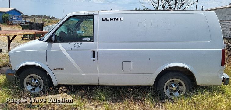 image for item LS9576 2002 Chevrolet Astro  van