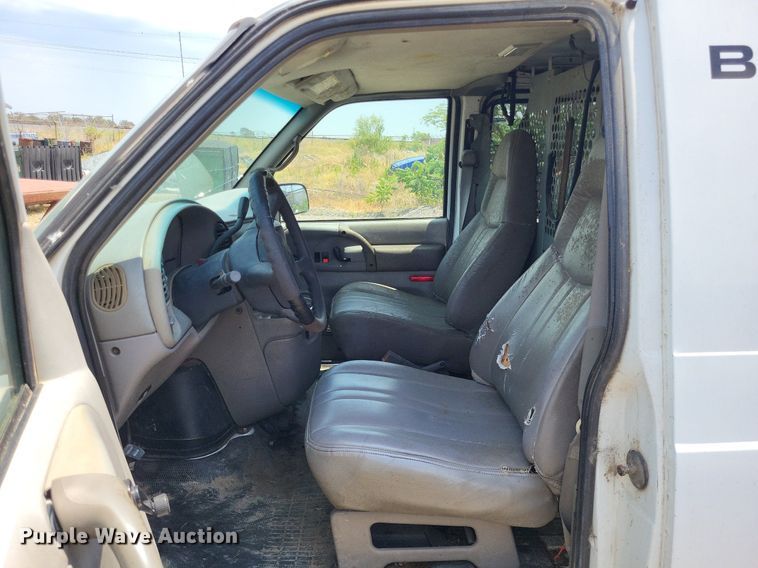image for item LS9576 2002 Chevrolet Astro  van