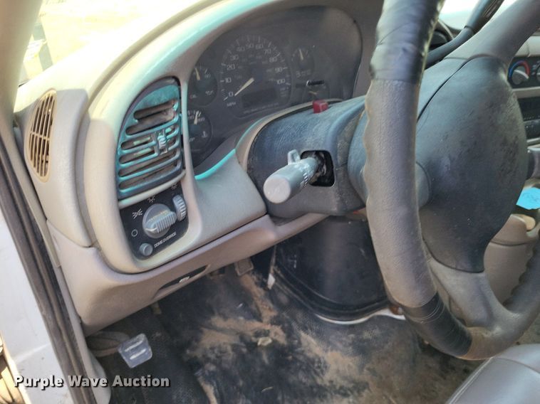 image for item LS9576 2002 Chevrolet Astro  van