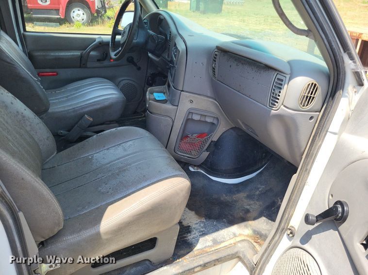 image for item LS9576 2002 Chevrolet Astro  van