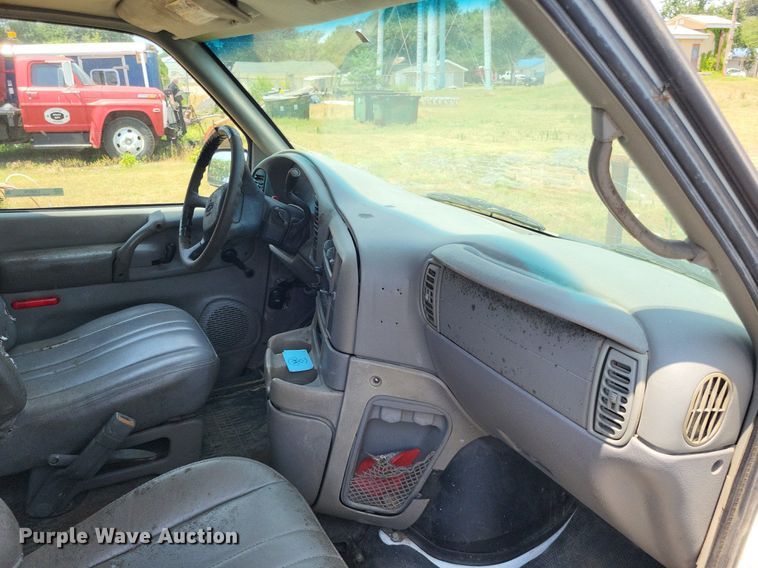 image for item LS9576 2002 Chevrolet Astro  van