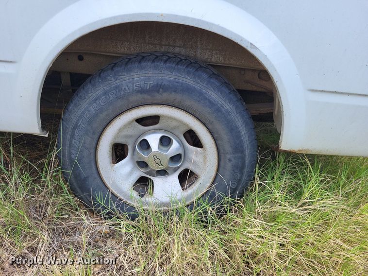 image for item LS9576 2002 Chevrolet Astro  van