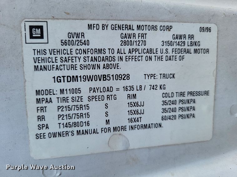 image for item LS9576 2002 Chevrolet Astro  van