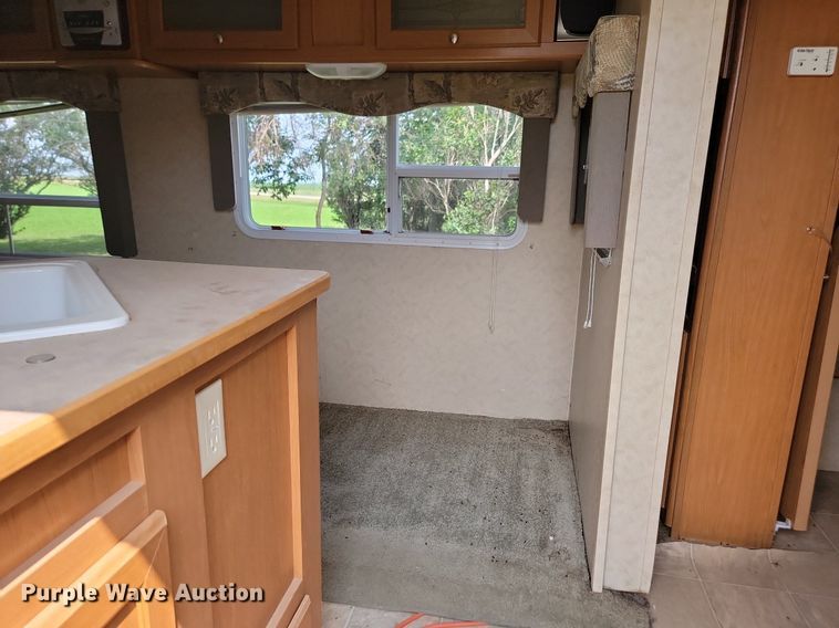 image for item LV9488 2005 Dutchmen  camper