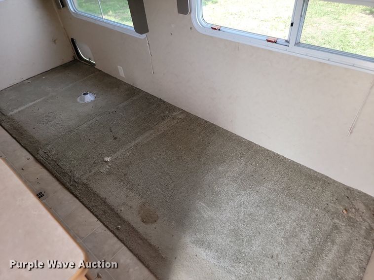 image for item LV9488 2005 Dutchmen  camper