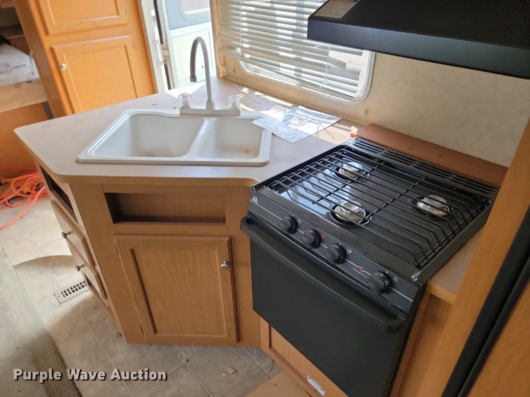 image for item LV9488 2005 Dutchmen  camper