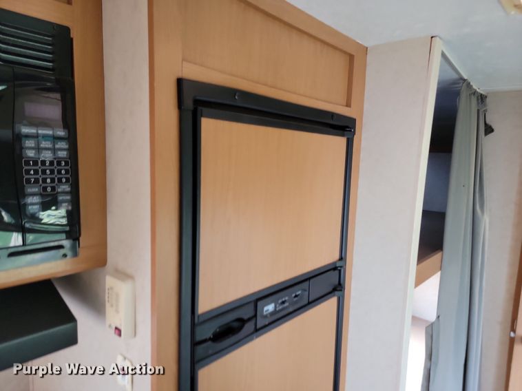 image for item LV9488 2005 Dutchmen  camper